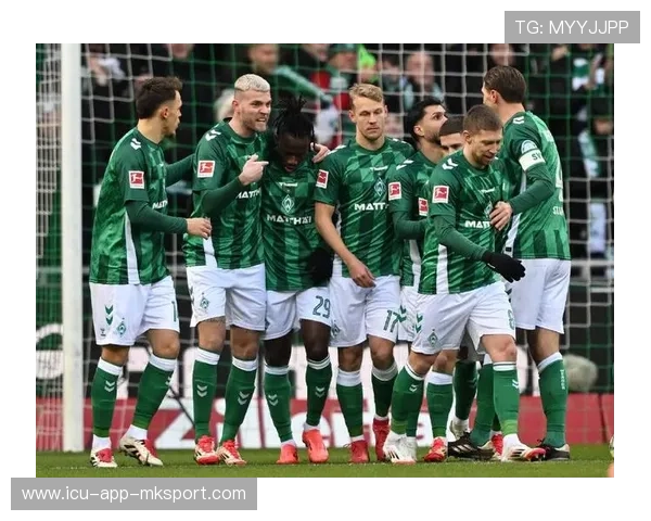 不莱梅通过交叉跑动制造连续裂缝，攻守一体制胜之道