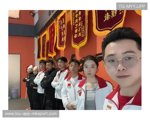 游泳馆开展教练员资格复审工作，办理游泳教练员证